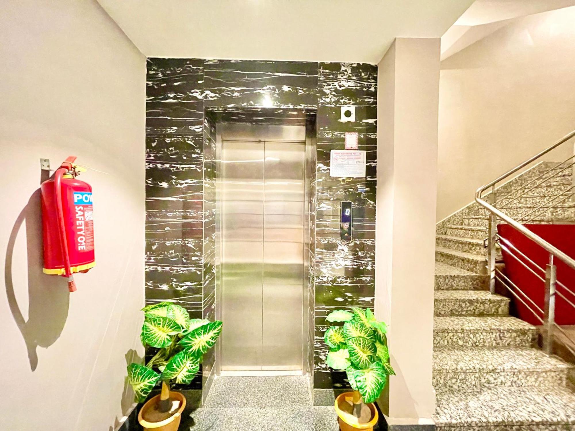 Hotel Rb International ! Puri Near-Sea-Beach-And-Temple Fully-Air-Conditioned-Hotel With-Lift-And-Card Payment Accepted-Parking-Facility, Best Hotel In Пури Екстериор снимка