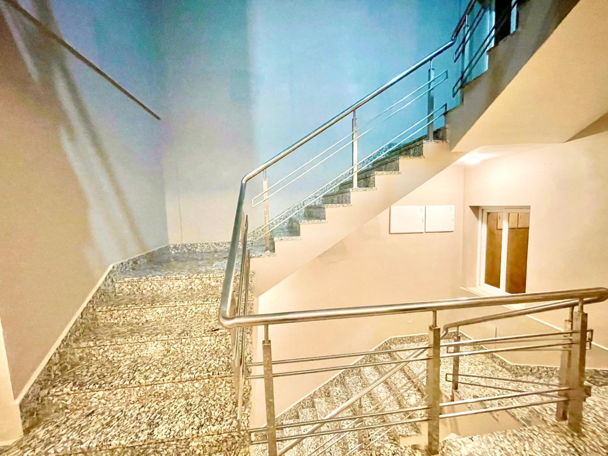 Hotel Rb International ! Puri Near-Sea-Beach-And-Temple Fully-Air-Conditioned-Hotel With-Lift-And-Card Payment Accepted-Parking-Facility, Best Hotel In Пури Екстериор снимка