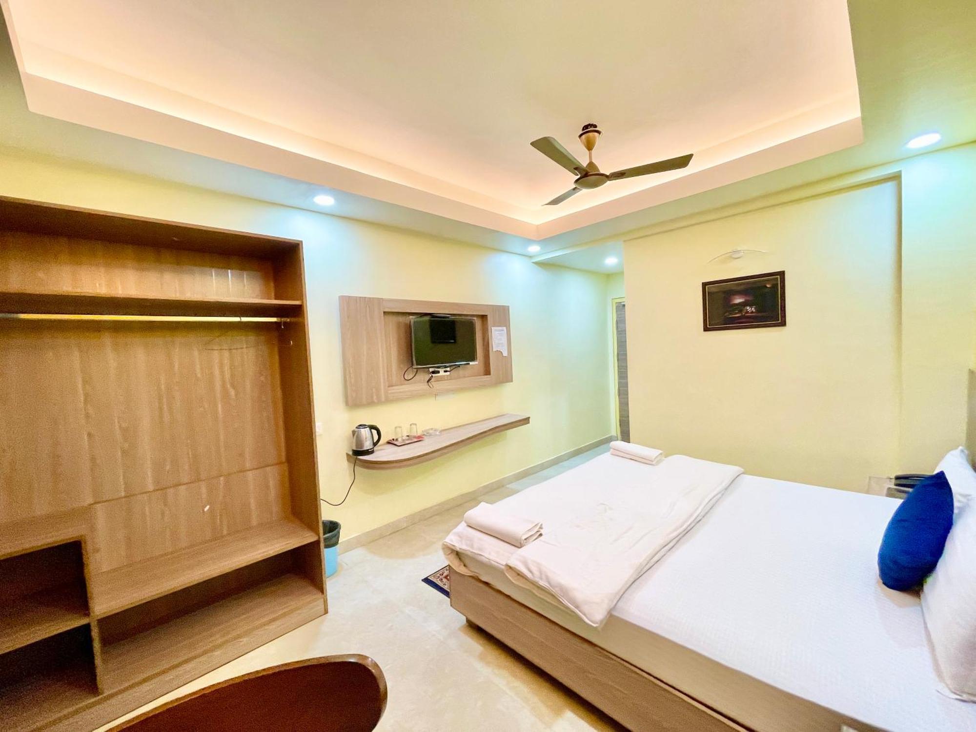Hotel Rb International ! Puri Near-Sea-Beach-And-Temple Fully-Air-Conditioned-Hotel With-Lift-And-Card Payment Accepted-Parking-Facility, Best Hotel In Пури Екстериор снимка