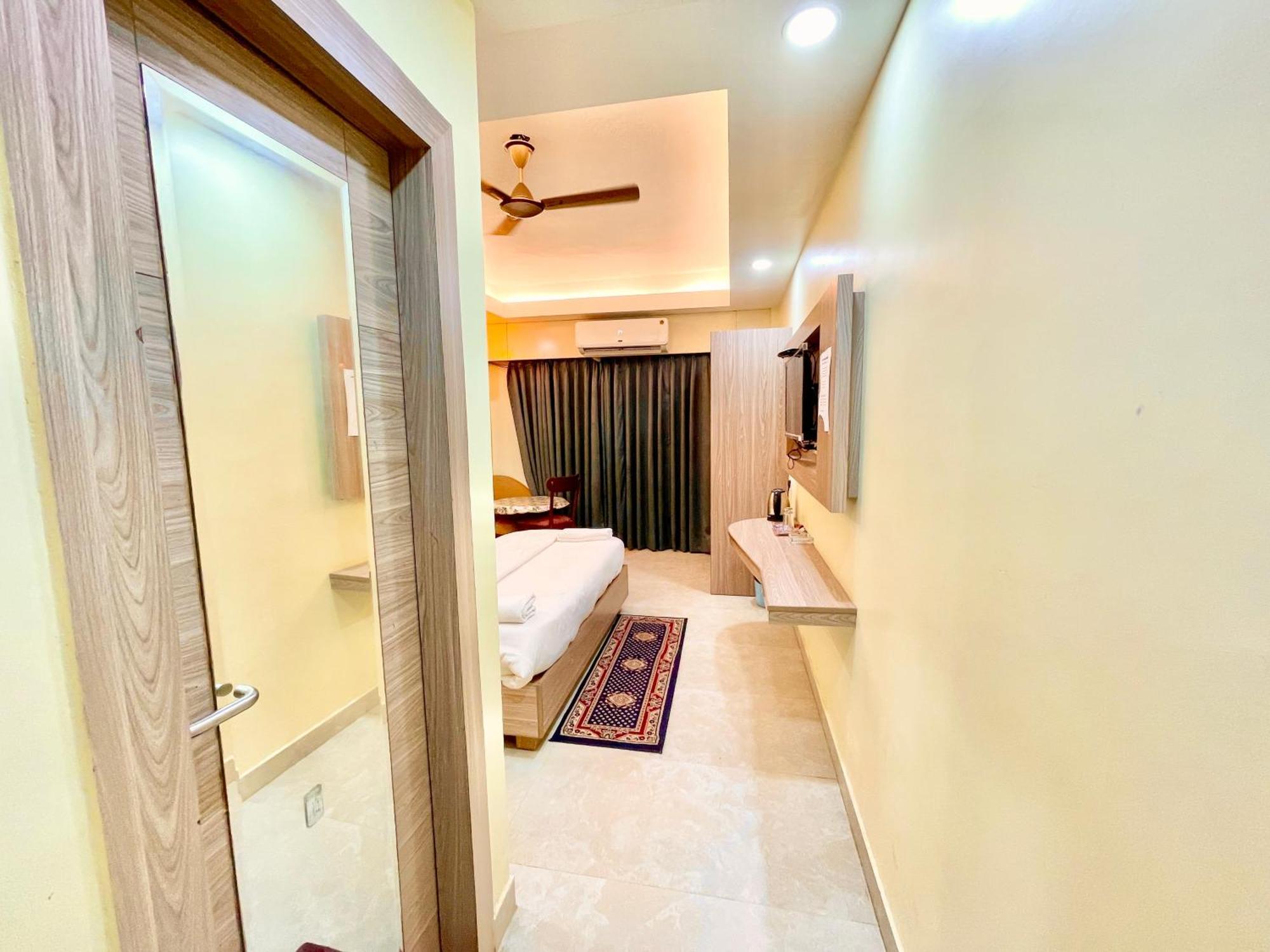 Hotel Rb International ! Puri Near-Sea-Beach-And-Temple Fully-Air-Conditioned-Hotel With-Lift-And-Card Payment Accepted-Parking-Facility, Best Hotel In Пури Екстериор снимка